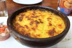 El pastel de choclo chileno: maíz crujiente con un sabroso relleno de carne